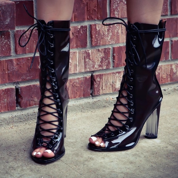 𝙇𝙖𝙨𝙩 𝙎𝙞𝙯 6 🖤Black Glass Combat Peep boots - Picture 2 of 7